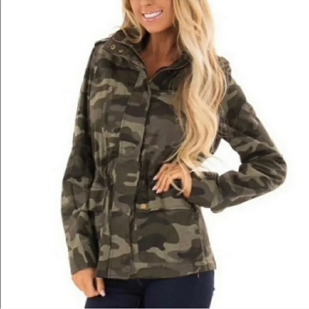 Camo cinched waist anorak